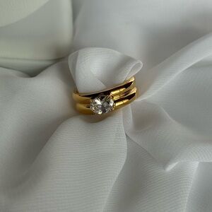 Elegant Gold Ring with Crystal Accent